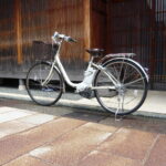 Electric bicycle with motor and battery pack